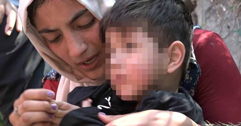 Kaybolan oğlunu yüreği ağzında bekledi! Karşısında görünce sevinçten bayıldı