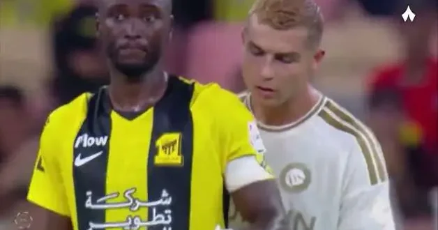 Rakibin taktik notunu okumaya çalışan Ronaldo kameralara yakalandı