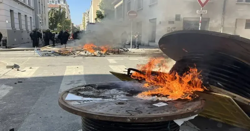 Fransa karıştı: 5 bin kişi gözaltına alındı! Eğitime ara verildi