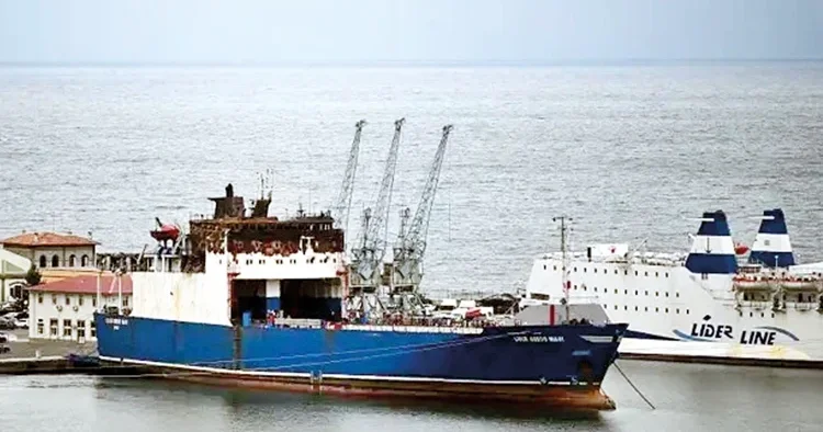 Karadeniz’de Türk ortaklı yük gemisi vuruldu: 2 ölü