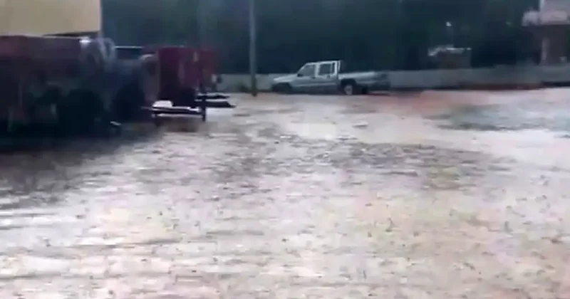 Gaziantep’te etkili olan dolu ve sağanak hayatı olumsuz etkiledi