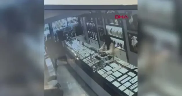 Oyuncak tabancayla kuyumcu soymaya kalktı, aldığı cevapla kaçtı