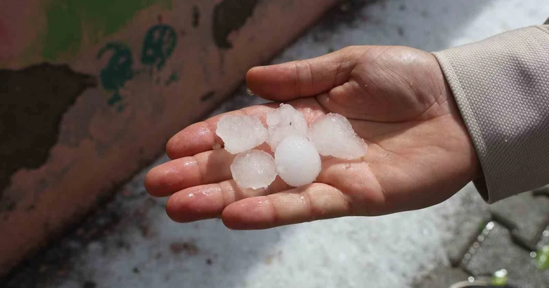 Arsuz da dolunun ardından dere taştı: 30 ev ve araçlar hasar gördü