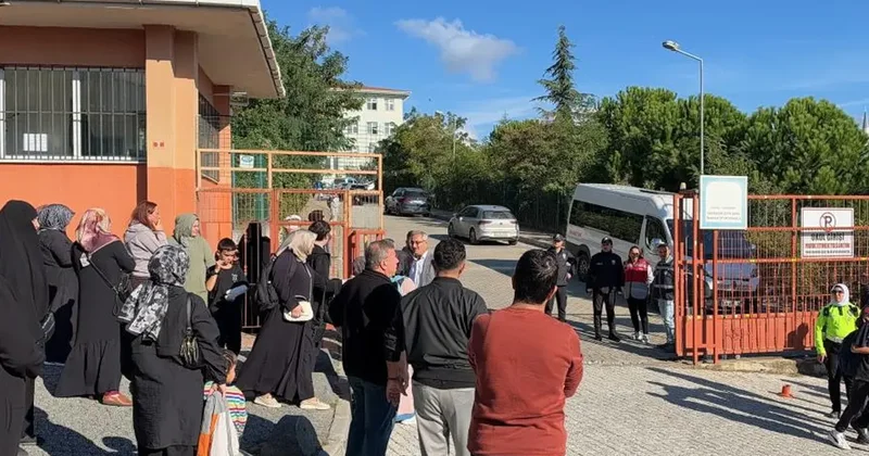 Okuldaki bıçaklı saldırının detaylarını anlattı: Poşeti açar açmaz kızımın arkadaşını bıçaklamış