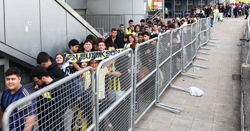 Fenerbahçeli yıldız için yüzlerce metrelik kuyruklar oluştu, kulüpten açıklama geldi Sözcü Gazetesi