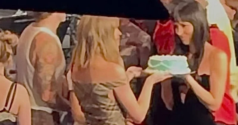 Taylor Swift yakın arkadaşı Dakota Johnson ın doğum gününü kutladı
