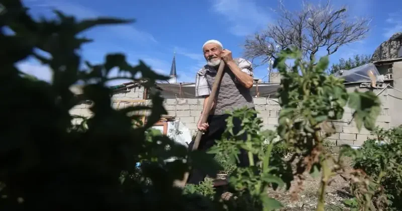 Bu hayrı yapacak insanlar bir elin beş parmağını geçmez! 90 yaşında yapıyor