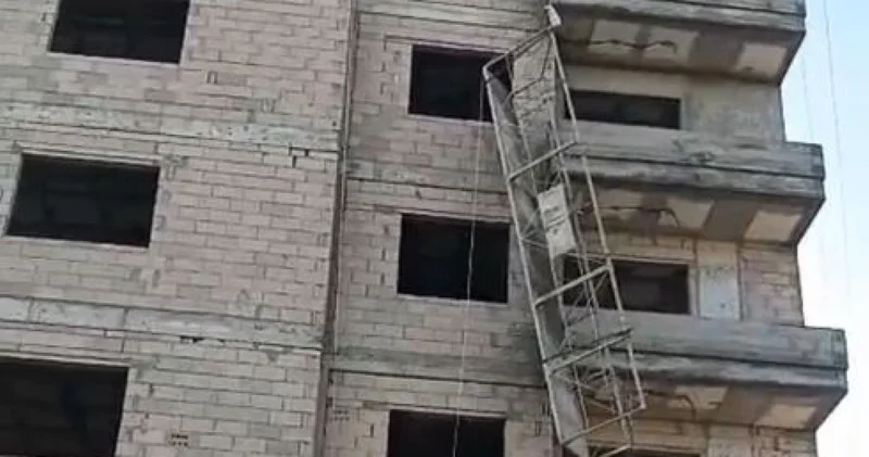 Tarsus ta inşaat işçisi kardeşler iskeleden düştü: 1 ölü, 1 yaralı Son dakika haberleri