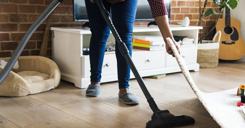Çekmeyen süpürgeye 1 avuç yetiyor! İşte çekim gücünü 2 katına çıkaran taktik