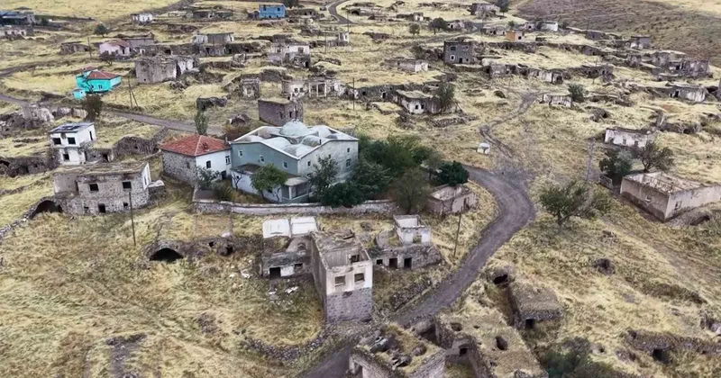 Aksaray da su kaynakları kuruyan köyde 72 yaşındaki adam 11 yıldır tek başına yaşıyor