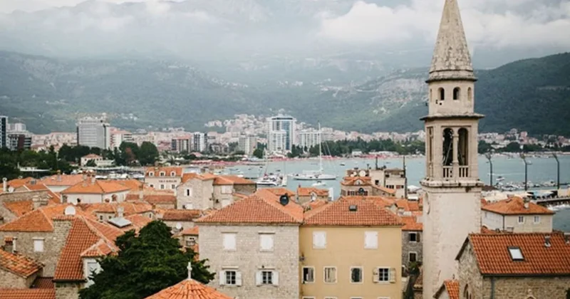 Türkler elinde avucunda ne varsa satıp kaçıyor: Ünlü tatil beldesinde emlak piyasası çöktü Sözcü Gazetesi
