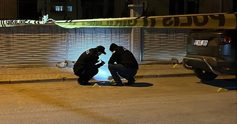 Küçük kızının gözleri önünde Vennaz’ı katletti