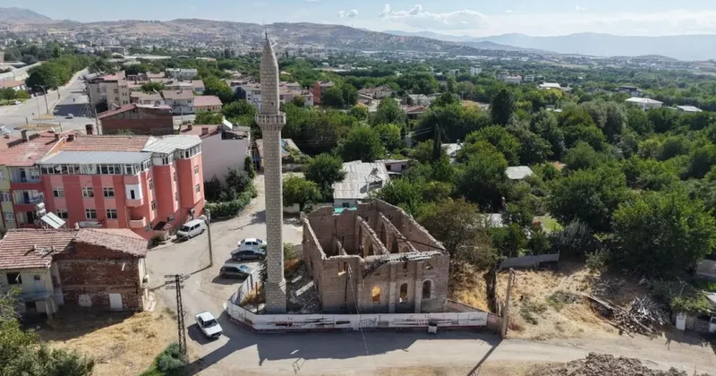 300 yıllık tarihi cami 6 yıldır restore edilmeyi bekliyor!