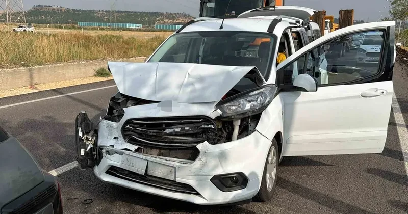 Diyarbakır’da iki araç çarpıştı: 3 yaralı