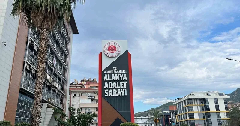Kuşlara vahşet görüntülerini paylaşan şahıs Alanya da adliyeye sevk edildi
