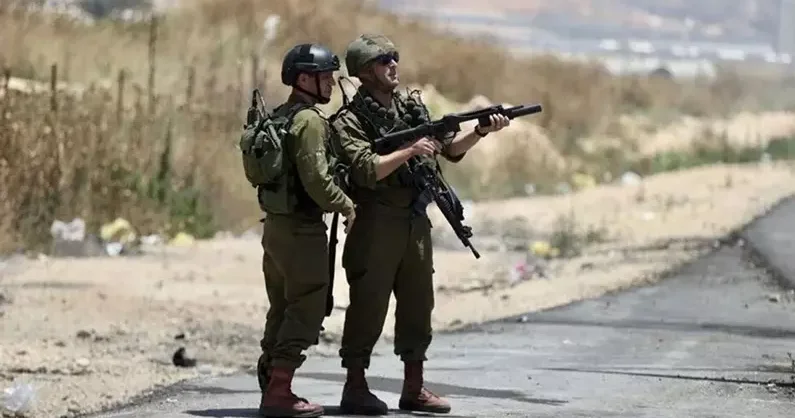 İsrail Batı Şeria da Filistinli genci vurduktan sonra kaçırdı