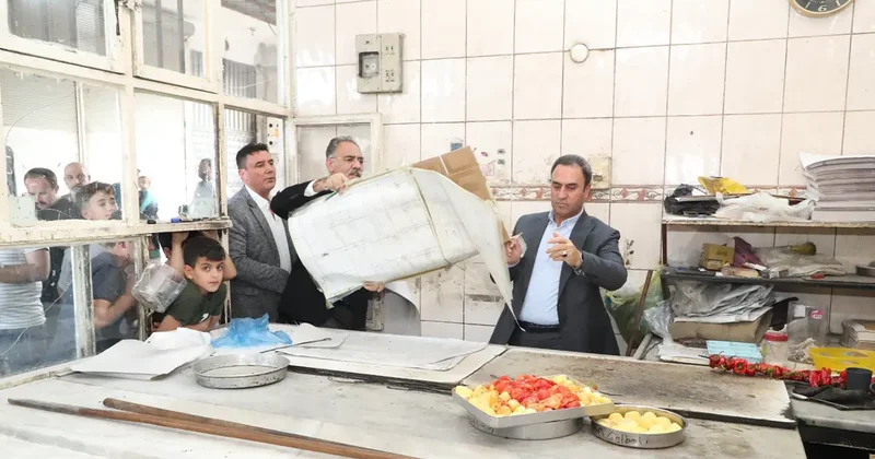 Hep gizemli hayırsever yapardı! Bu kez belediye başkanı yaptı: Defteri satın alıp tüm borçları sildi...