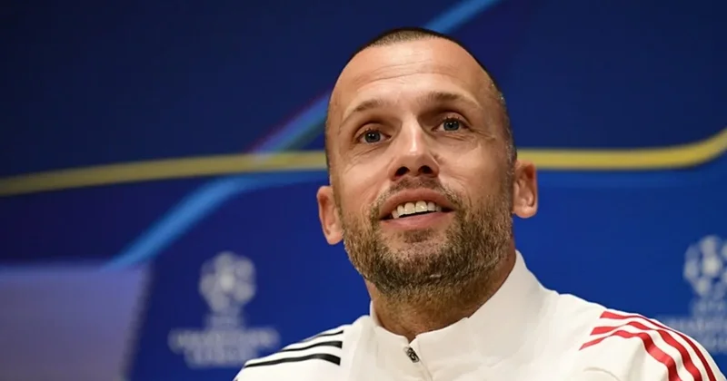 Ajax, John Heitinga ile yollarını ayırdı! Galatasaray maçı sonrası görevine son verildi...