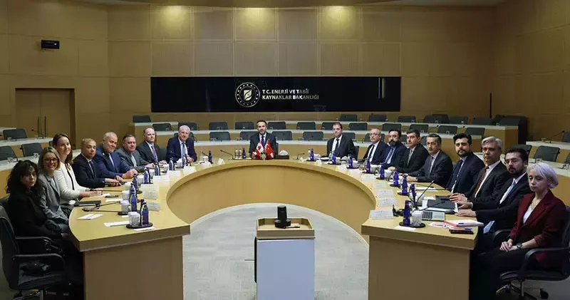 Bakan Bayraktar, AtkinsRealis’in Başkanı Edwards ile görüştü