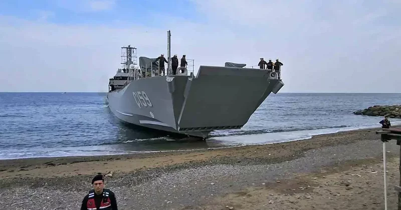 Yeni Tip Çıkarma Gemisi Ç 159 Yalova kıyısında test edildi