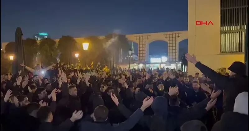 Fenerbahçeli taraftarlar Viktoria Plzen maçını tezahüratlarla bekliyor