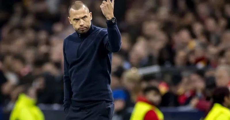 Yollar ayrıldı! Galatasaray a mağlup olan Ajax ta fatura John Heitinga ya kesildi