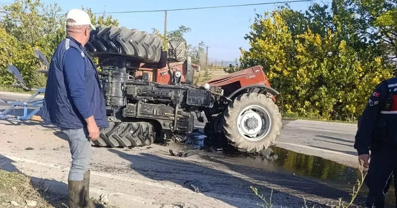 Otomobille çarpışan traktör ikiye bölündü