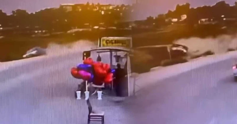 Adana’da feci kaza! Otomobil şarampole yuvarlanıp taklalar attı