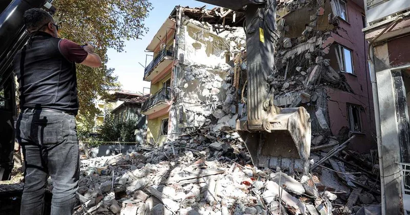 Erken uyarı sistemi sonuç verdi! Sındırgı depremini Kandilli önceden bildi