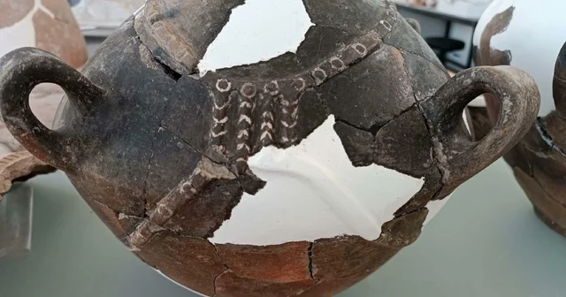 5 bin yıllık kaplarda kadının önemini gösteren gerdanlık detayı İzmir Haberleri