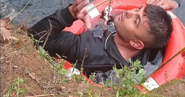 Düden Çayı na düşen genç, can simidiyle kurtarıldı Antalya Haberleri