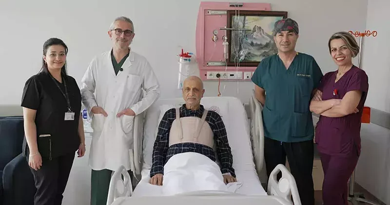 Kalbinde tümör ve 3 ana damar tıkanıklığı tespit edilen hasta ameliyatla sağlığına kavuştu