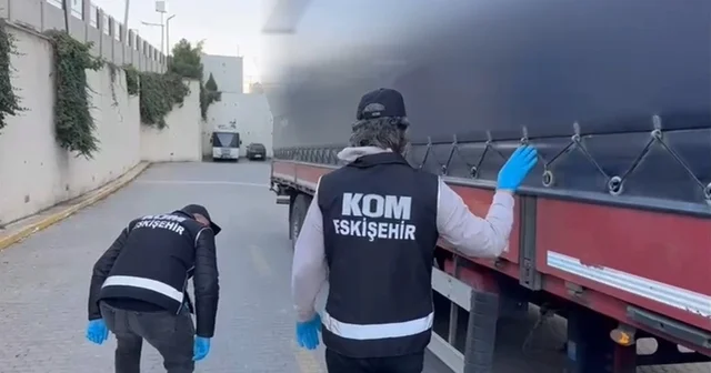 7 milyon 500 bin liralık kaçak tütün ile boş makaron TIR da ele geçirildi Eskişehir Haberleri