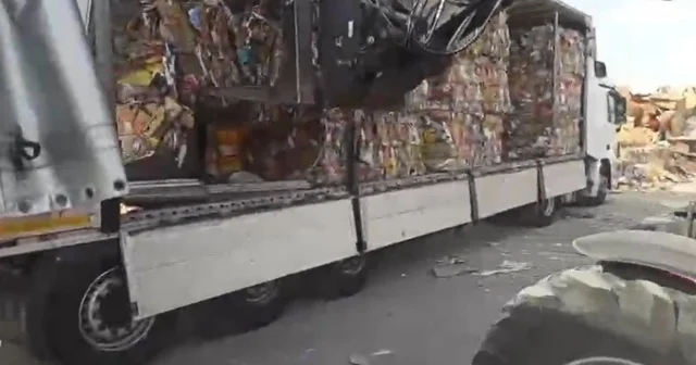 Preslenmiş atık kağıtların arasında kaçak sigara taşıyan 2 şüpheli yakalandı Kayseri Haberleri