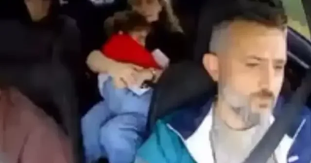 Taksi şoförünün refleksi aile faciasını böyle önledi VİDEO İZLE