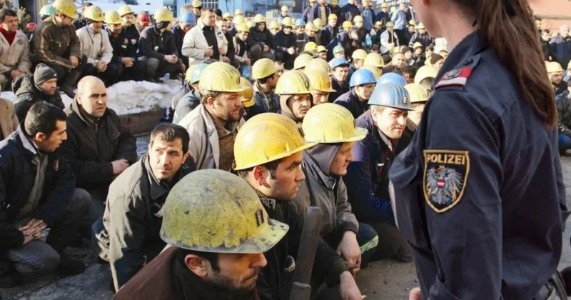 Türk iş adamı Almanya ya yüzlerce kaçak işçi getirdi: Dev polis operasyonu başlatıldı Sözcü Gazetesi