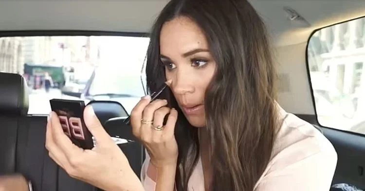 Bir prensle evlenip oyunculuğu bırakmıştı… O parlak ışıklara hasreti dinmedi… 8 yıl sonra setlere geri dönüyor