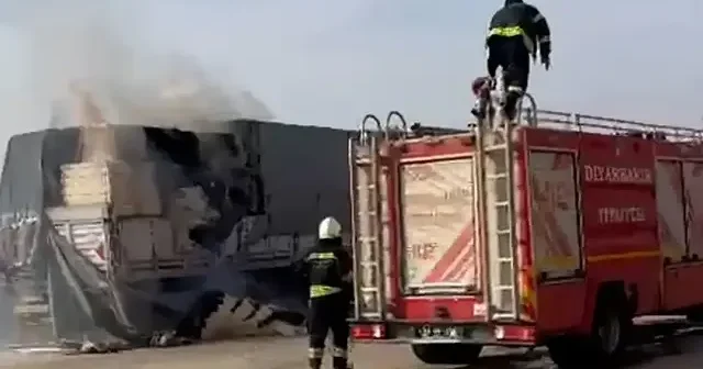 Akaryakıt istasyonunda facianın eşiğinden dönüldü: TIR’daki pamuk alev aldı VİDEO İZLE