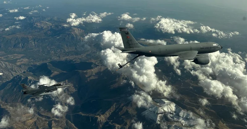 Muharip uçaklarla Akdeniz’de eğitim uçuşu