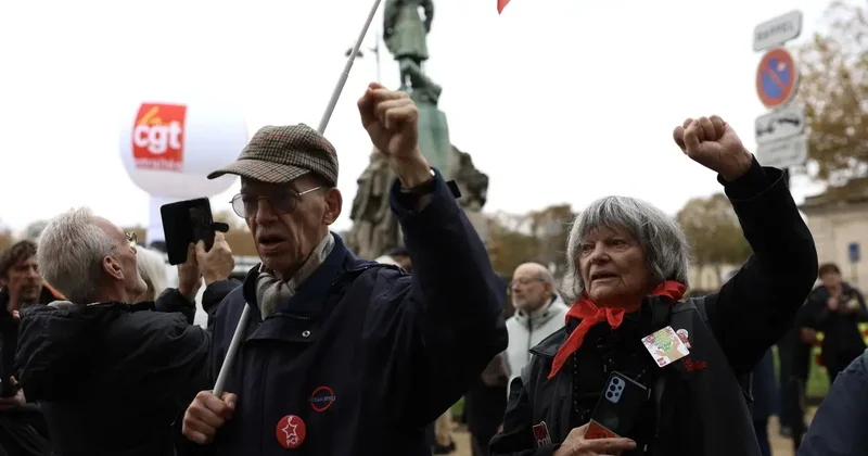 Fransa da emekliler, yaşam koşullarının iyileştirilmesi talebiyle protesto düzenledi