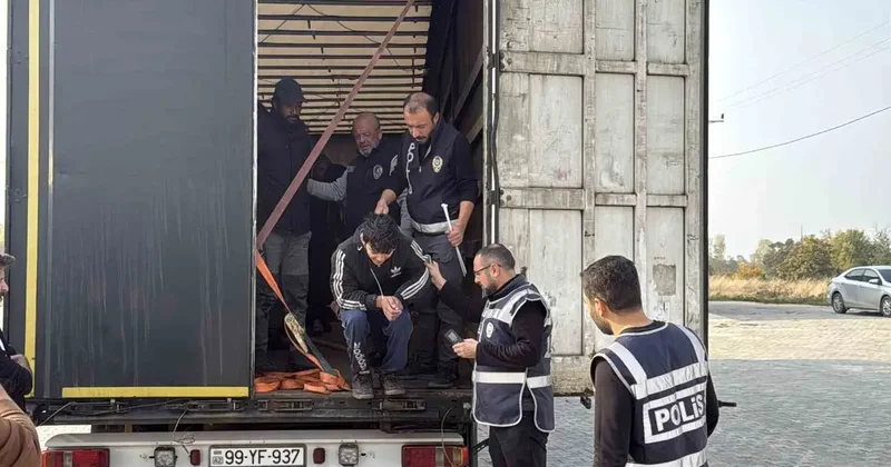 Tır dorsesine gizlenen 11 kaçak göçmen yakalandı