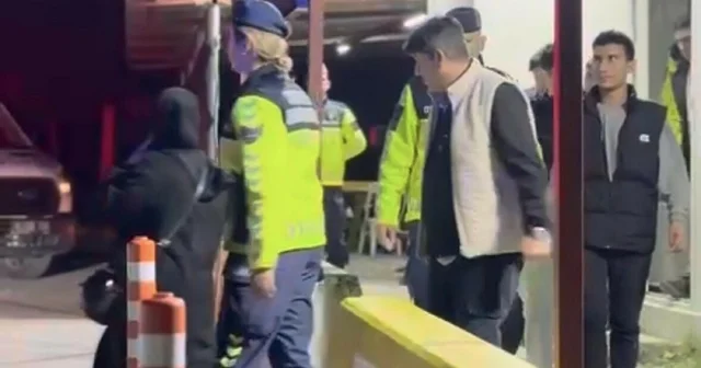 Aydın da 9 kaçak göçmen ile 2 organizatör şüphelisi yakalandı Aydın Haberleri