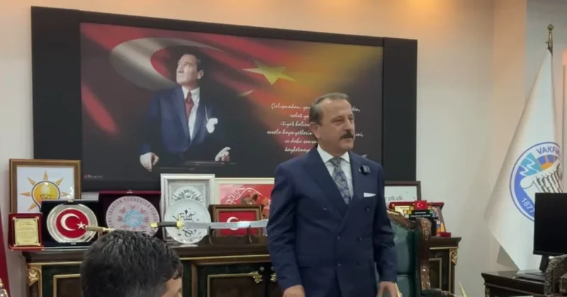 AKP li belediyede skandal: Atatürk büstünü çöpün kenarına attılar Sözcü Gazetesi