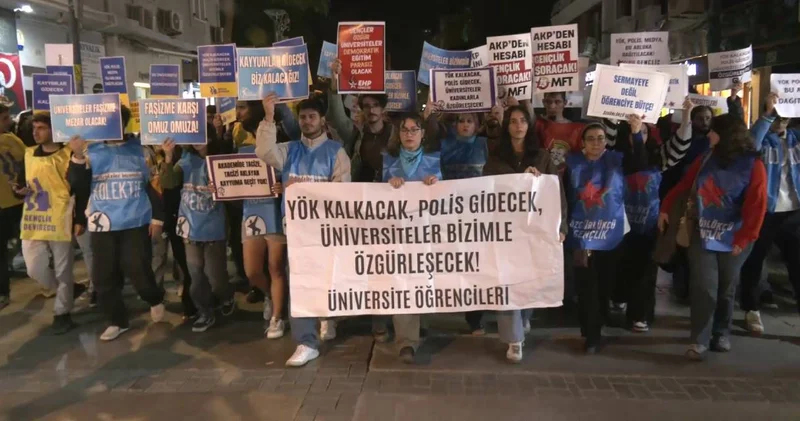 Üniversite öğrencilerinden YÖK protestosu