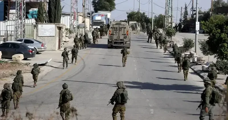 İsrail ordusu, Batı Şeria da düzenlediği baskında 4 Filistinliyi gözaltına aldı Dünya Haberleri