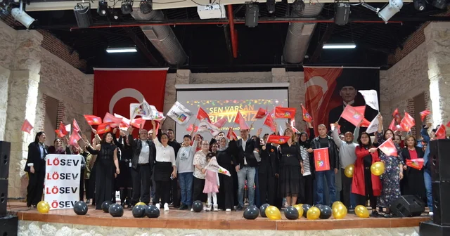 LÖSEV gönüllüleri Dünya Gönüllüler Günü nde bir araya geldi Adana Haberleri