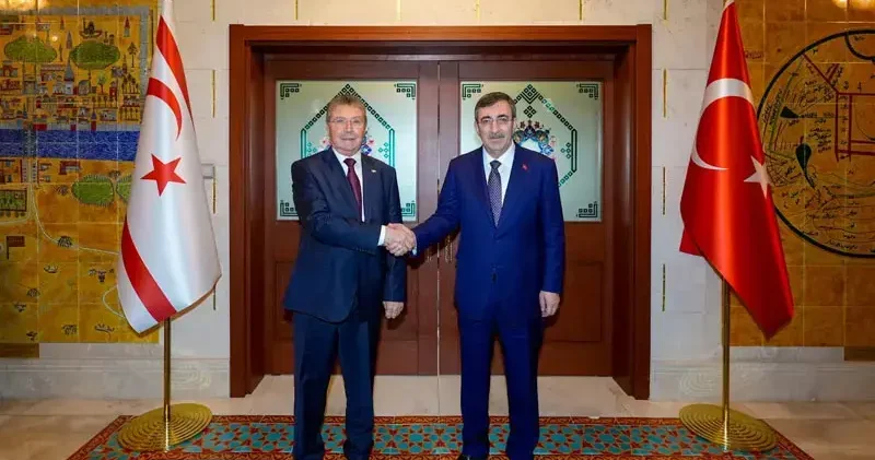 Cevdet Yılmaz, KKTC Başbakanı Üstel ile bir araya geldi