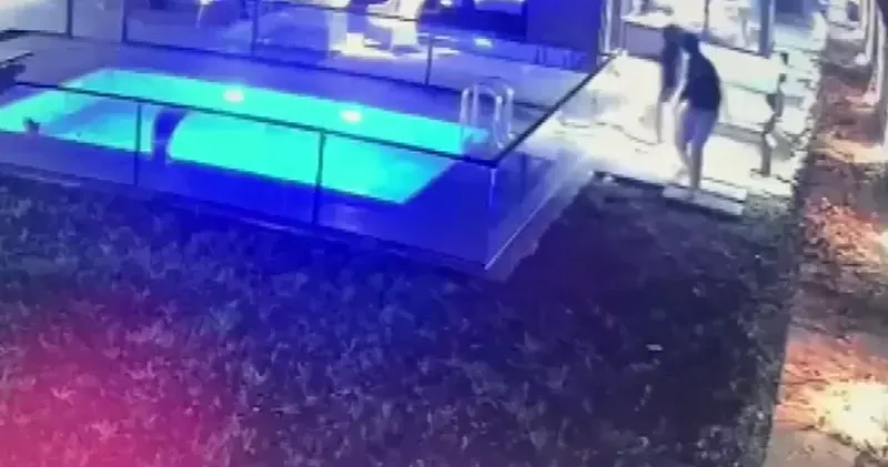 Villadan yaklaşık 12 milyonluk hırsızlık yapan şüpheliler kamerada