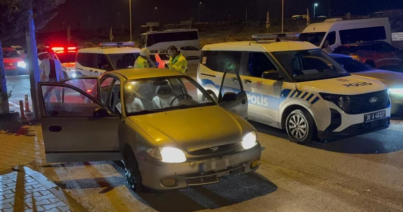 Polise çarpıp kaçan alkollü sürücüye 68 bin lira ceza kesildi