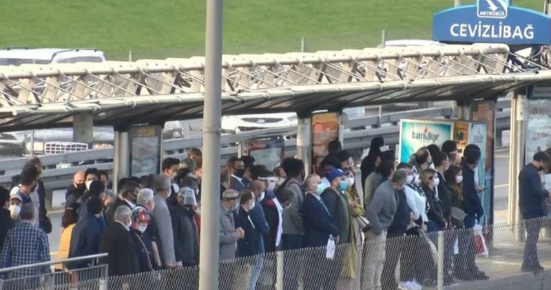 Durakta beklerken baygınlık geçiren 14 yaşındaki kız metrobüsün altında kaldı